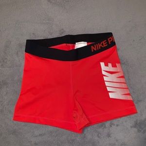 RED NIKE PRO SHORTS✔️